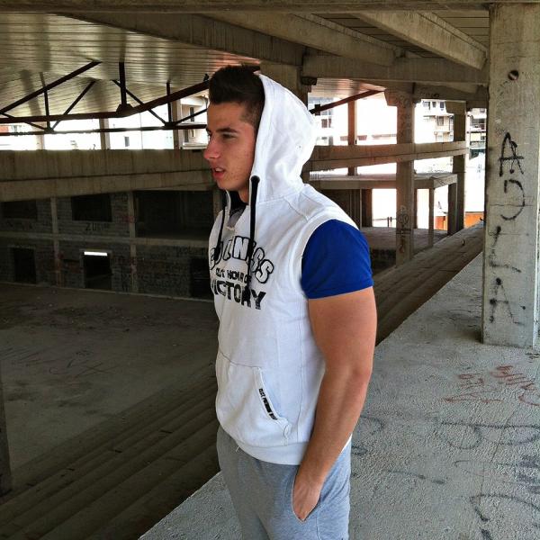 Trazim Dame Starije Nebitno godine - Kontakti - Crna Gora